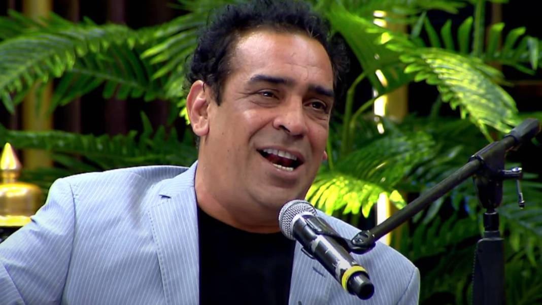 Cem Yılmaz'ın şarkıcı Ege'yle askerlik fotoğrafı sosyal medyayı salladı "babamın kazağıydı" 2